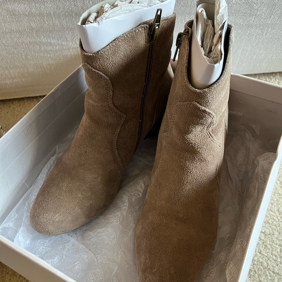 Pre-Loved Steve Madden Western Booties in Taupe Suede. Size 7.5 - Picture 4 of 4